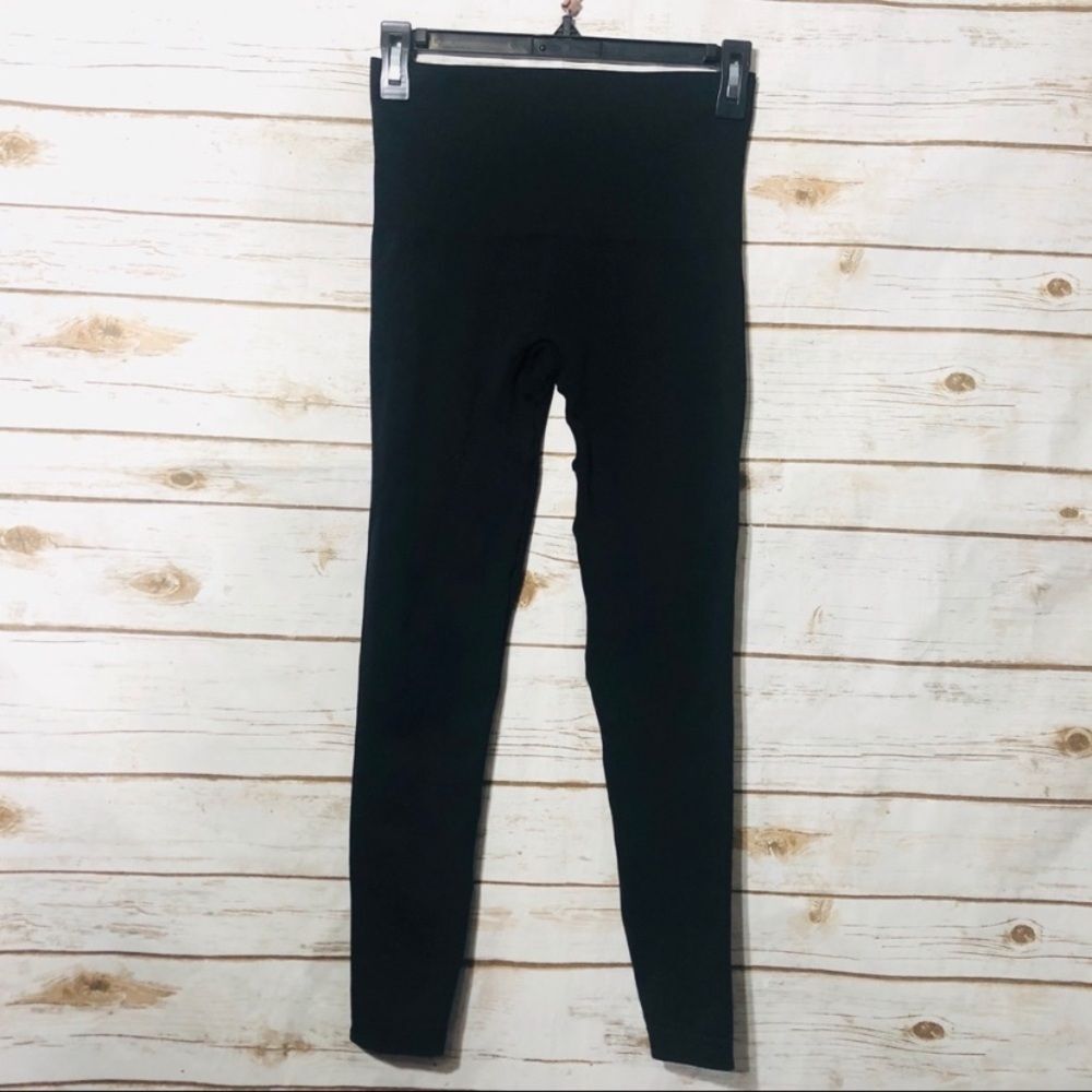 SPANX Women's Black Shapeware Cropped Leggings‎ Size M